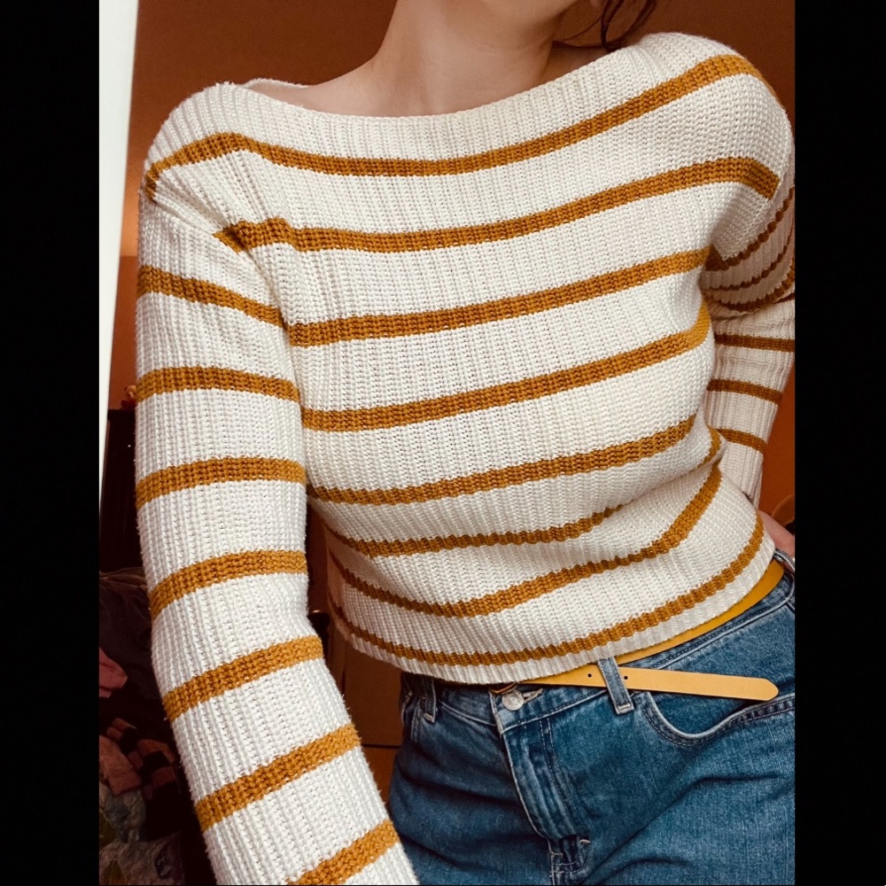 H&M Cropped Sweater! 💛